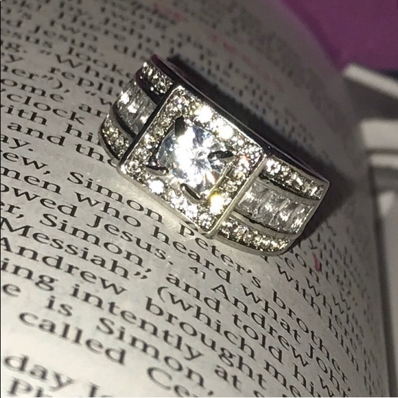Jewelry - 💍 CZ 925 silver princess cut ring size 6